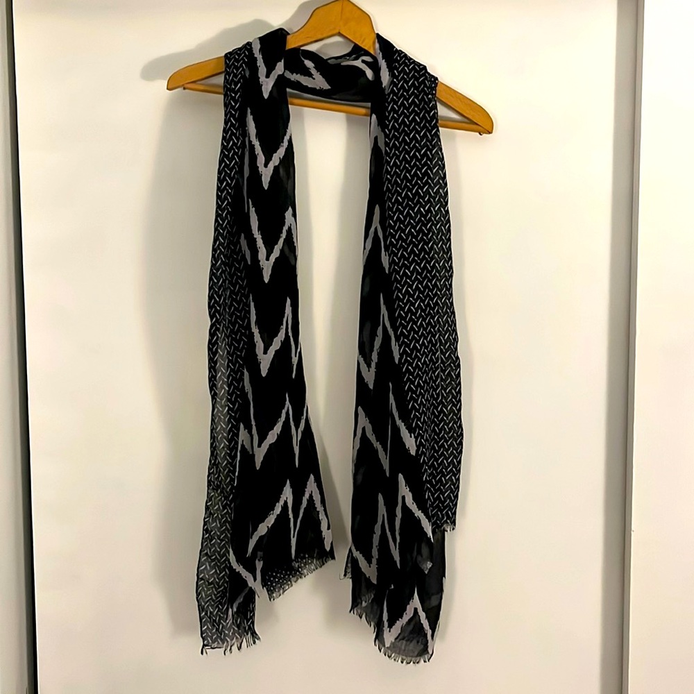 Lightweight scarf - chevron